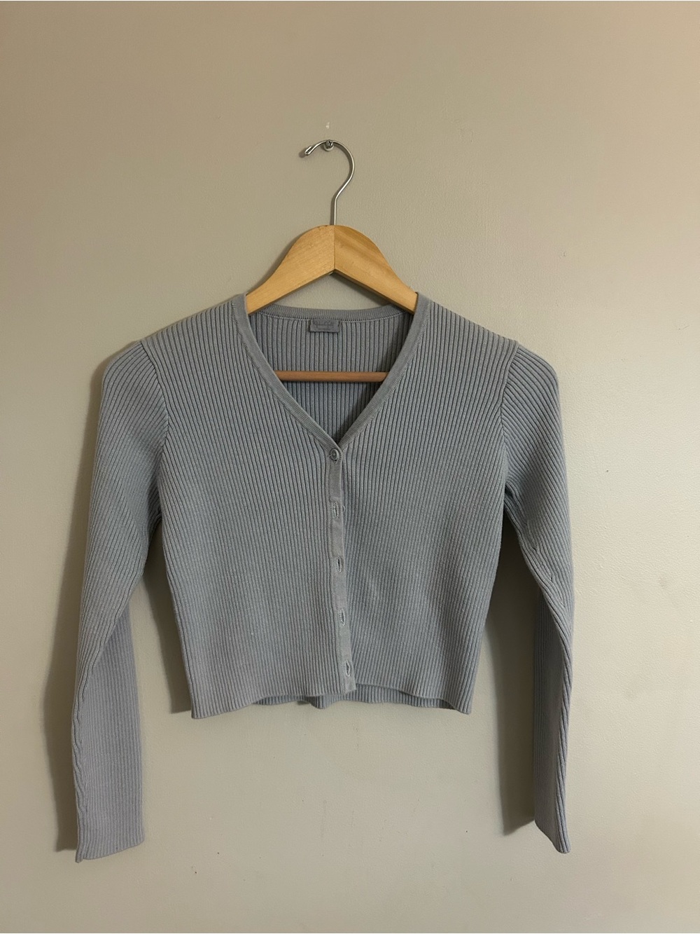 Brandy Melville Light Gray Ribbed V-Neck Cropped Cardigan